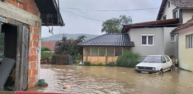 Бујице причиниле огромну штету у Косјерићу и Ариљу: Скрапеж се повлачи, Моравица и Рзав ПРАВЕ ПОТОП (ФОТО/ВИДЕО)